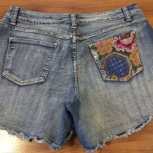 ZANA DI Embroidered Pocket Raw Fringe Denim Shorts